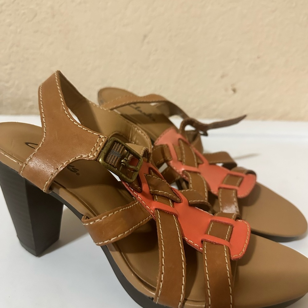 New Clarks. Size 7 Sandals. Tan and orange.